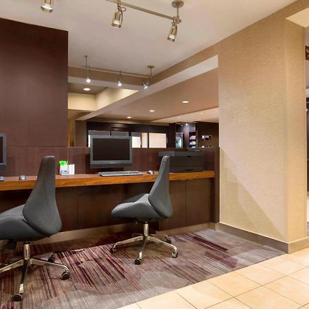 Courtyard By Marriott Champaign Hotel Екстериор снимка