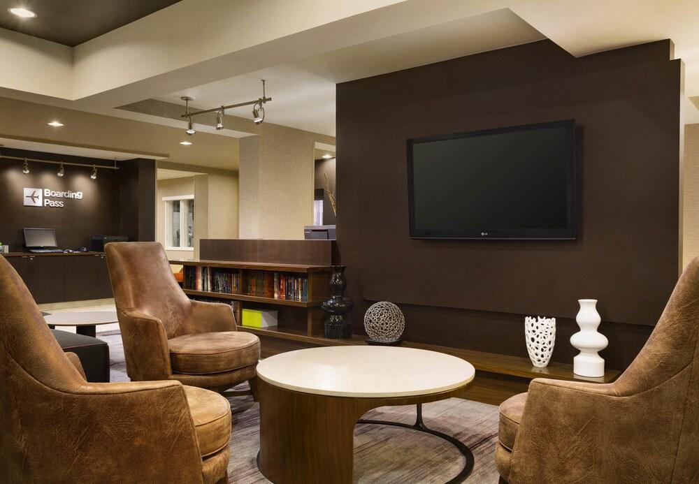 Courtyard By Marriott Champaign Hotel Екстериор снимка