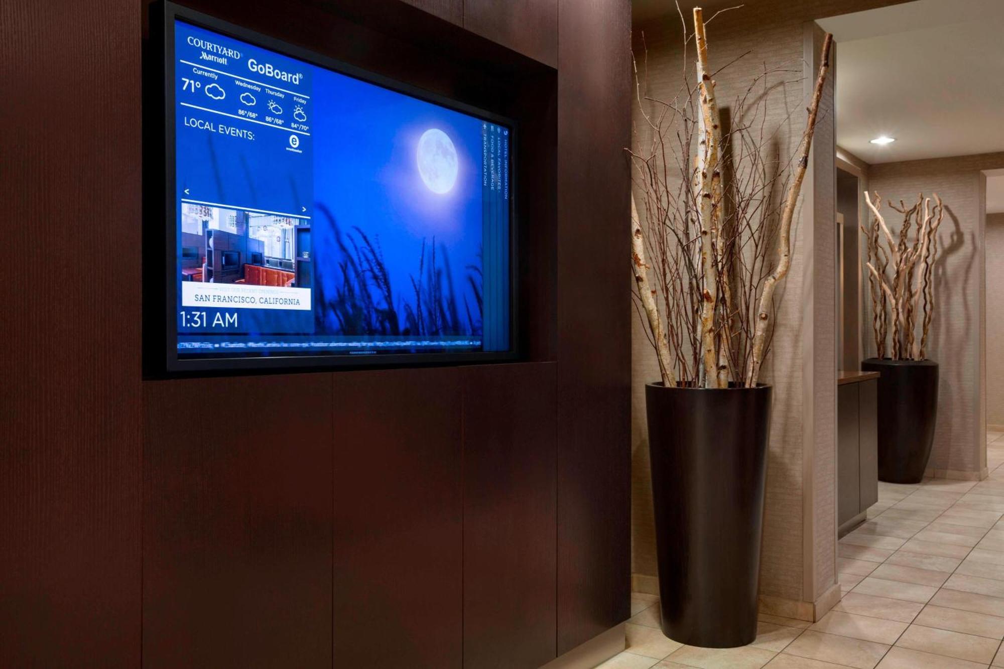 Courtyard By Marriott Champaign Hotel Екстериор снимка