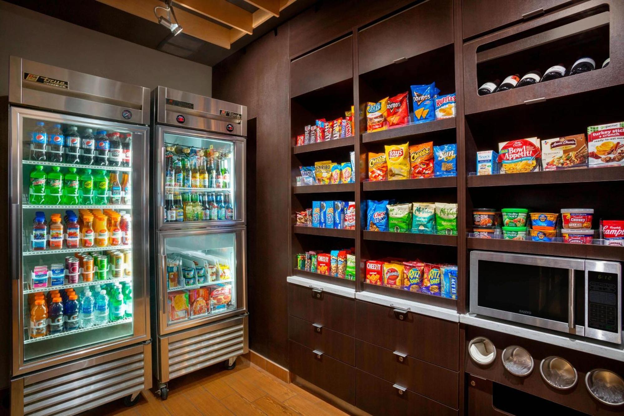 Courtyard By Marriott Champaign Hotel Екстериор снимка