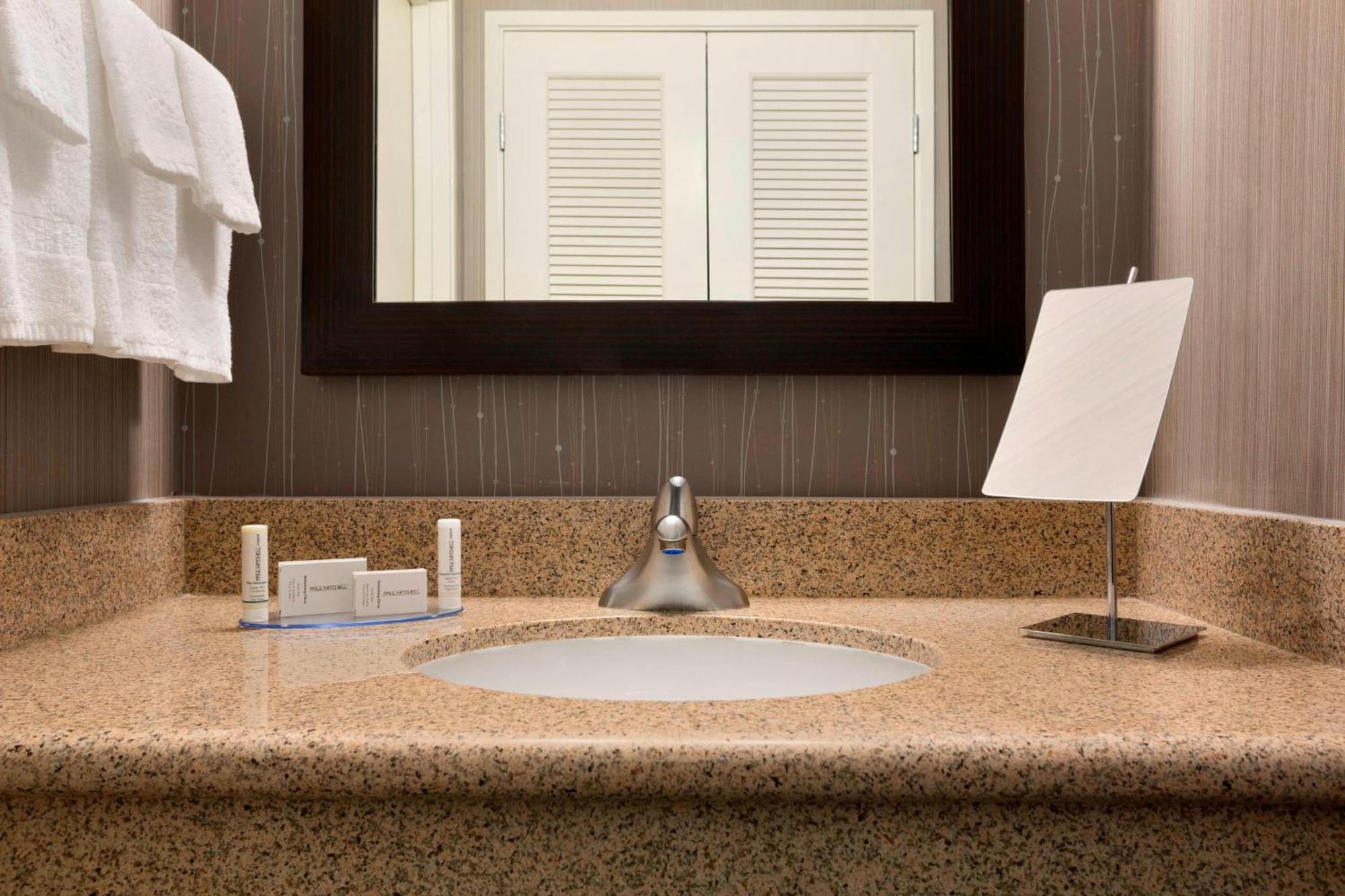 Courtyard By Marriott Champaign Hotel Екстериор снимка