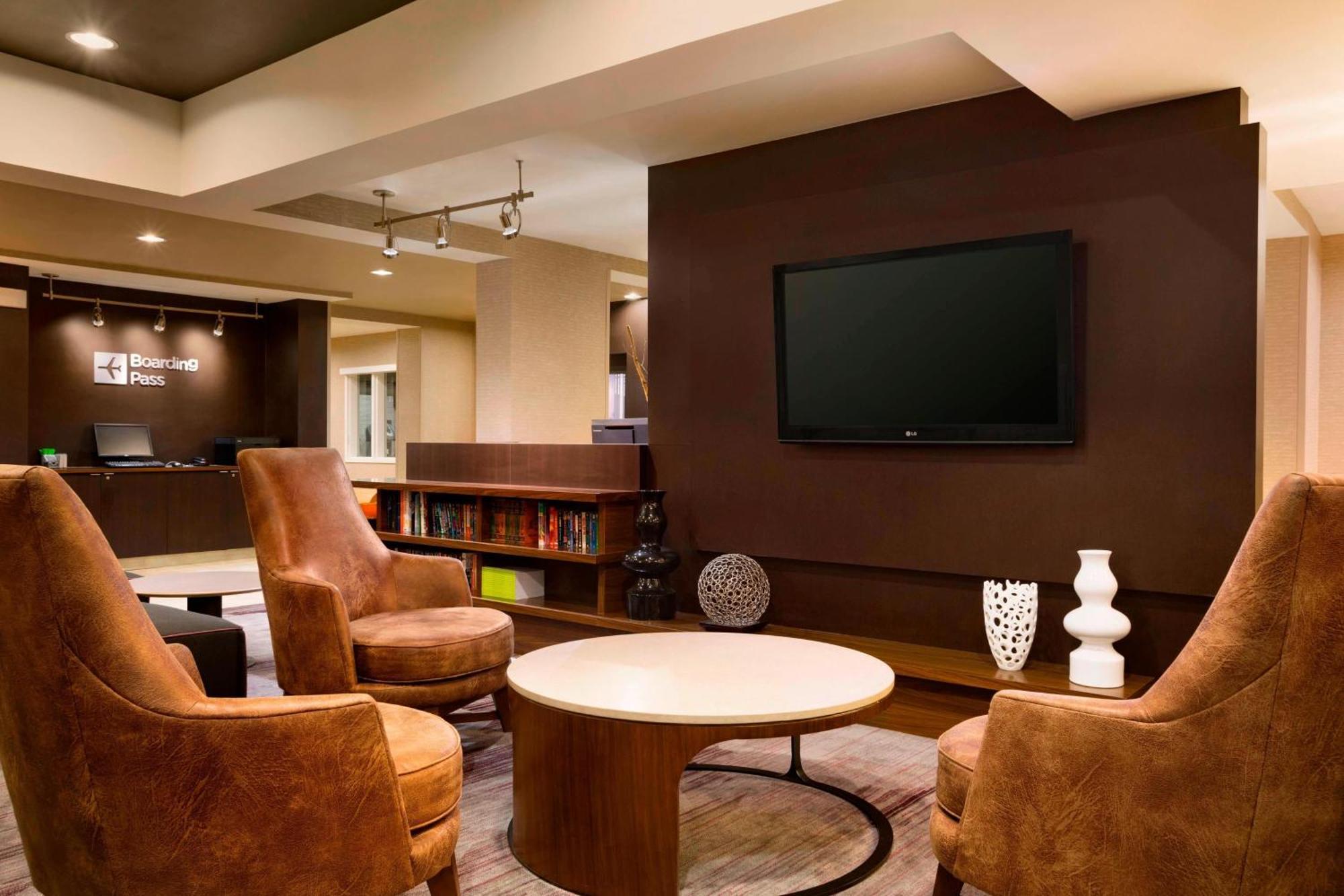 Courtyard By Marriott Champaign Hotel Екстериор снимка
